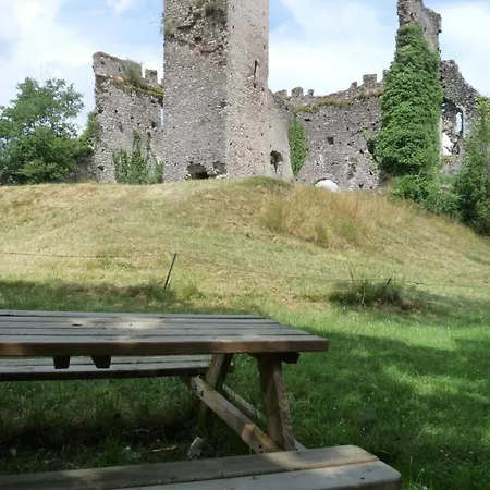 La Batisse Du Donjon Hébergement de vacances *