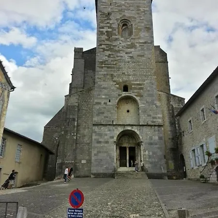 La Batisse Du Donjon Hébergement de vacances Montespan