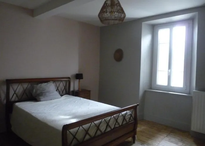 La Batisse Du Donjon Сasa de vacaciones *