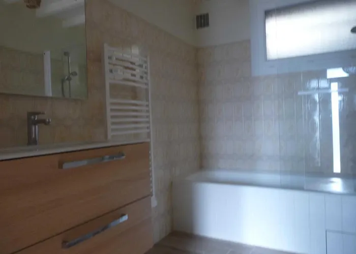 La Batisse Du Donjon